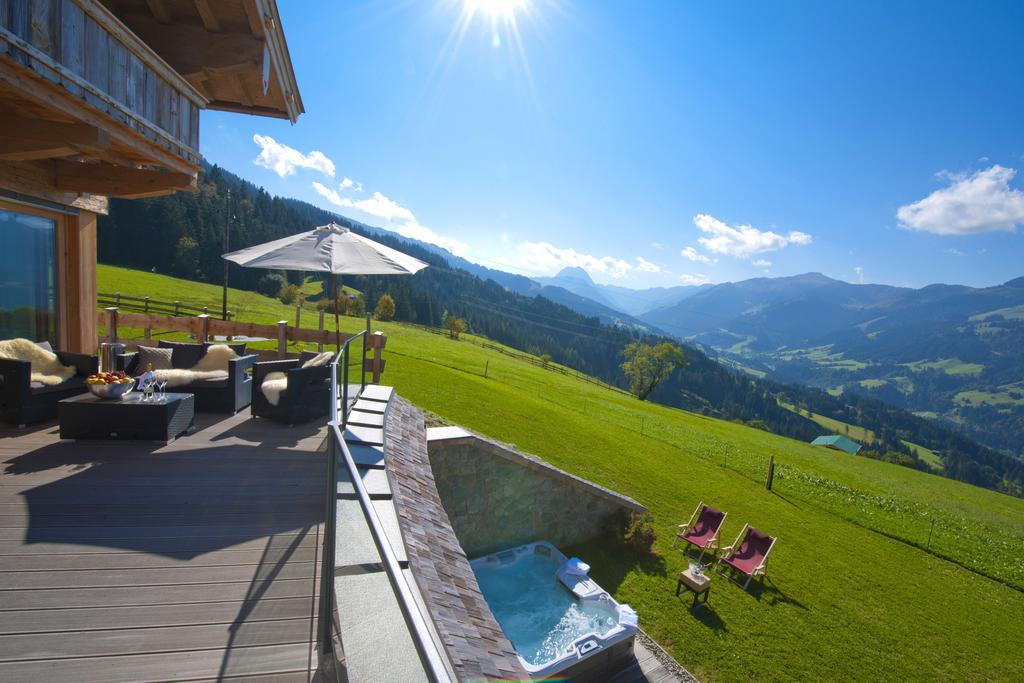 Maierl-Alm & Maierl-Chalets Kirchberg in Tirol Pokoj fotografie